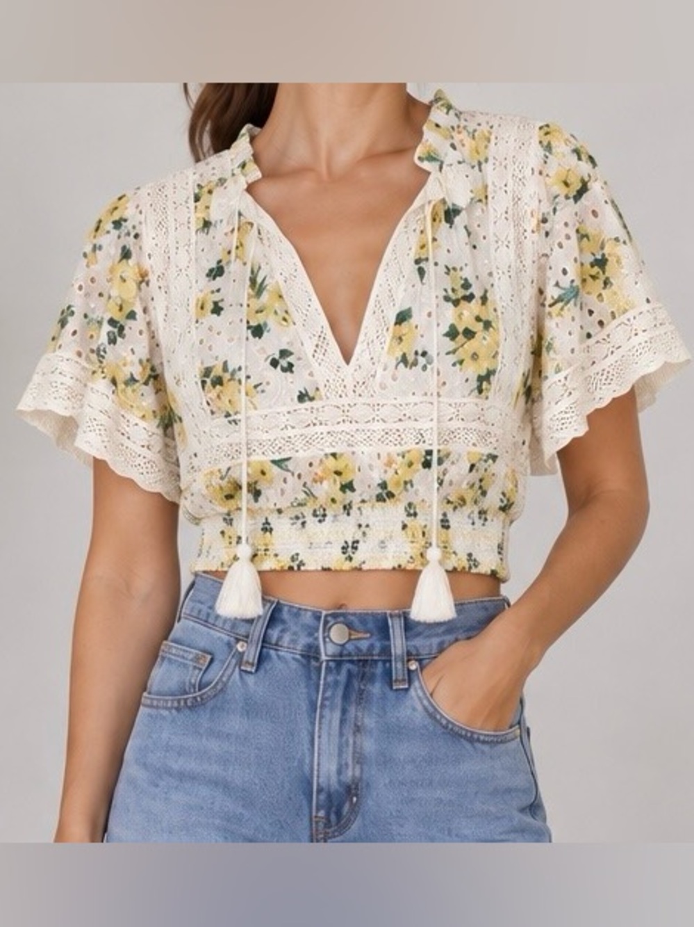 alice + olivia Floral Eyelet Lace Tassel Tie V-Neck Flutter Sleeve Blouse S